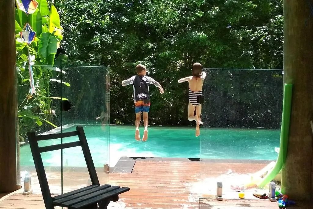Treetops By The Sea: Your Family Holiday Escape! Villa Mission Beach