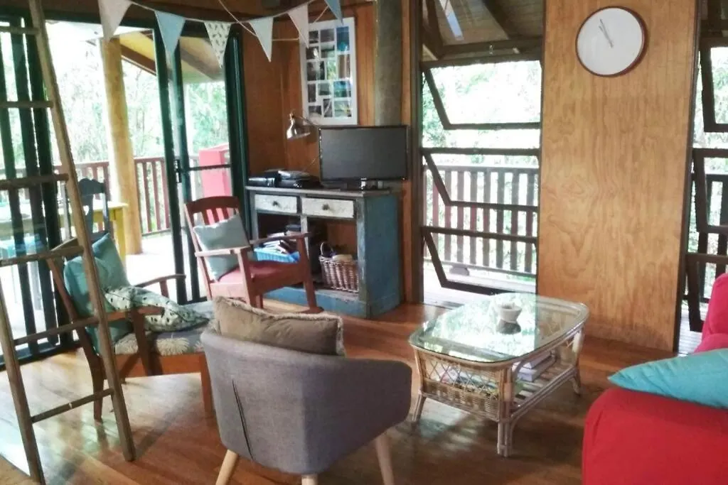 Treetops By The Sea: Your Family Holiday Escape! Villa Mission Beach